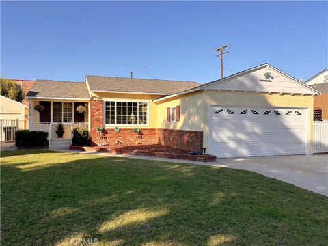 Photo of 2913 CANDLEWOOD Street, Lakewood, CA 90712 (MLS # OC26225350)