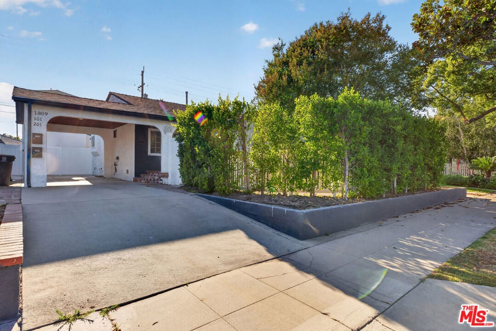 1811 N Avon Street