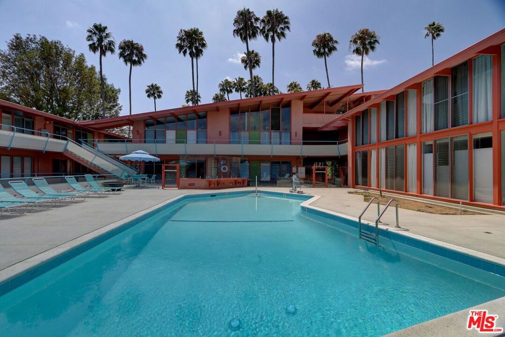 Properties 3 1400 N Hayworth Avenue 10