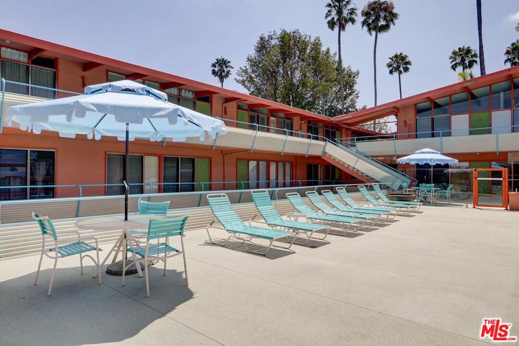 Properties 2 1400 N Hayworth Avenue 10