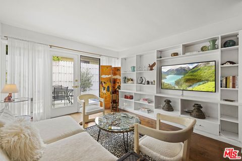 Photo of 1400 N Hayworth Avenue #10, West Hollywood, CA 90046 (MLS # 25569039) Photo of 1400 N Hayworth Avenue #10, West Hollywood, CA 90046 (MLS # 25569039)