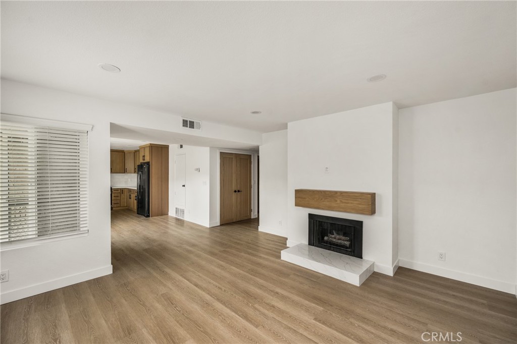 2565 Santa Ana Ave 5