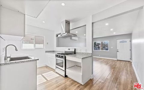 Photo of 24242 Pine Street, Santa Clarita, CA 91321 (MLS # 26654927)