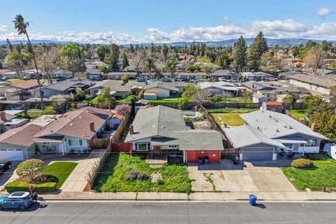 Photo of 1899 Queens Road, Concord, CA 94519 (MLS # ML82037389)