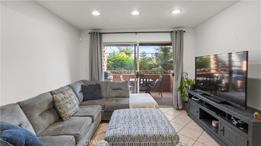 2507 E 15th St. 218