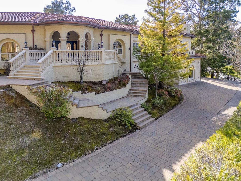 1035 Macadamia Drive