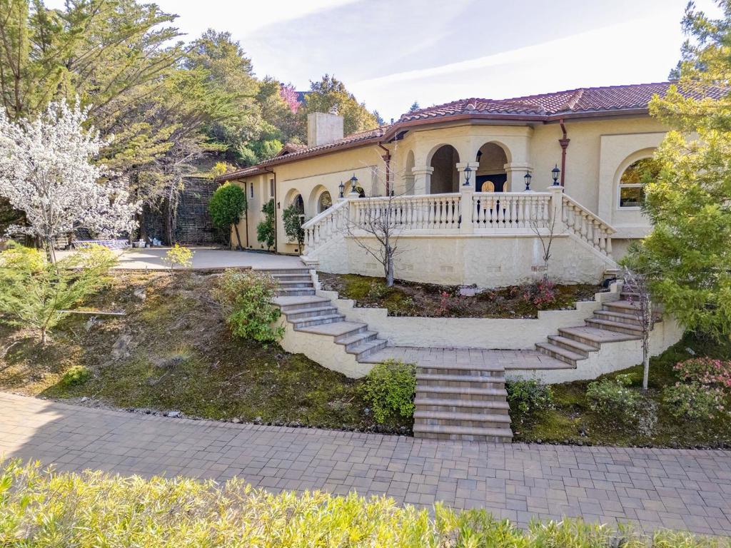 1035 Macadamia Drive