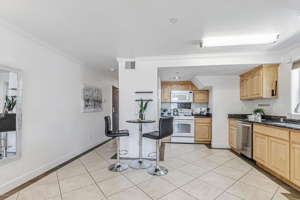 Properties 4 1421 N 1st Street 251