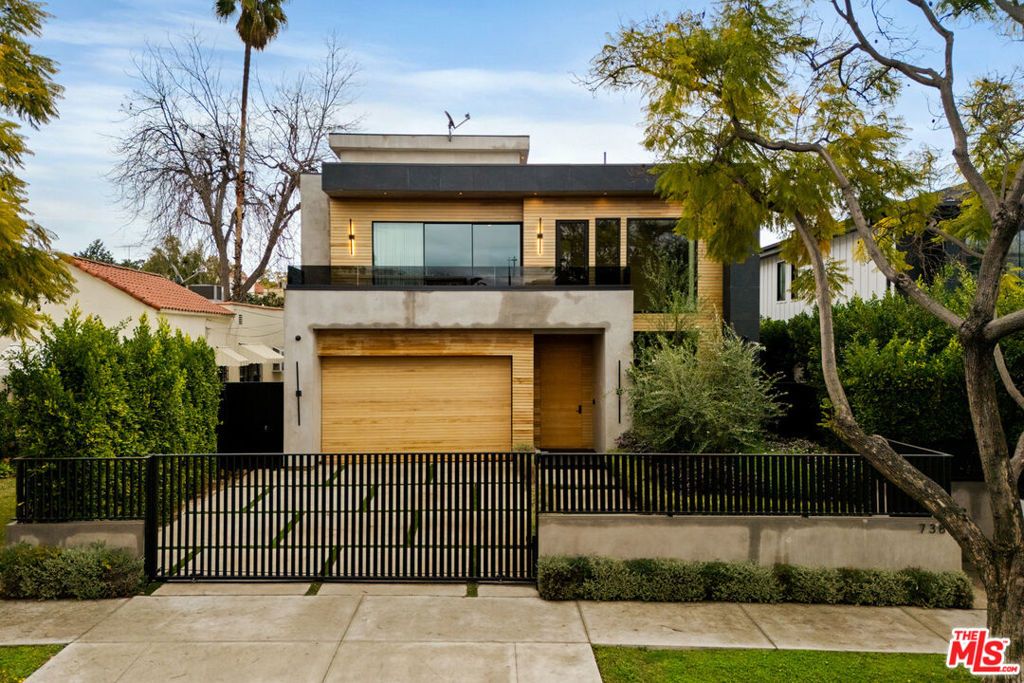 Photo of 738 N Harper Avenue, Los Angeles, CA 90046 (MLS # 26830651)