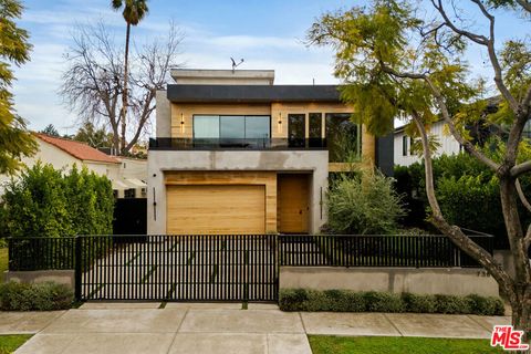 Photo of 738 N Harper Avenue, Los Angeles, CA 90046 (MLS # 26830651)