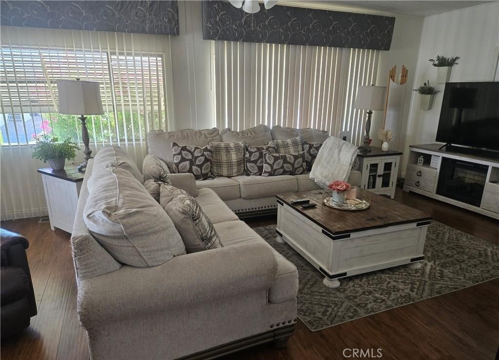 Properties 2 2205 W Acacia Avenue 142