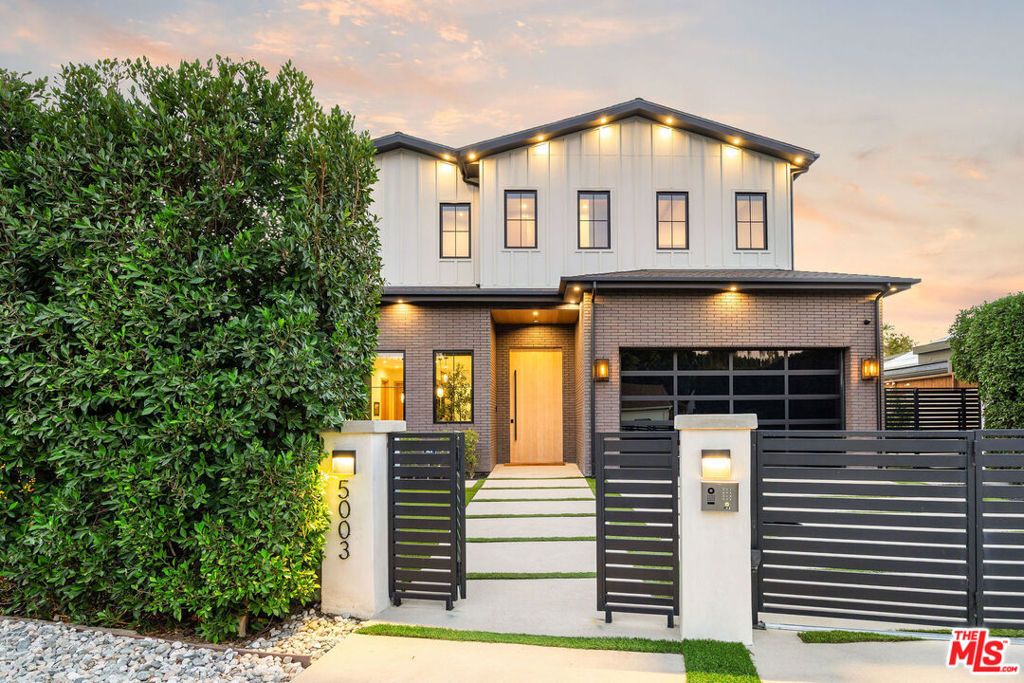 Photo of 5003 Mammoth Avenue, Sherman Oaks, CA 91423 (MLS # 25608149)
