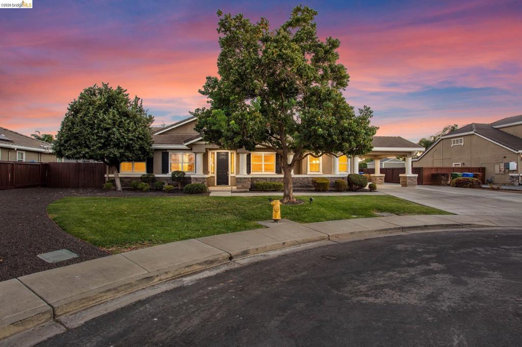 Photo of 636 Ward Creek Ct CT, Brentwood, CA 94513 (MLS # 41151532)