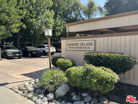 Photo of 22330 Victory Boulevard #203, Woodland Hills, CA 91367 (MLS # 25601833) Photo of 22330 Victory Boulevard #203, Woodland Hills, CA 91367 (MLS # 25601833)