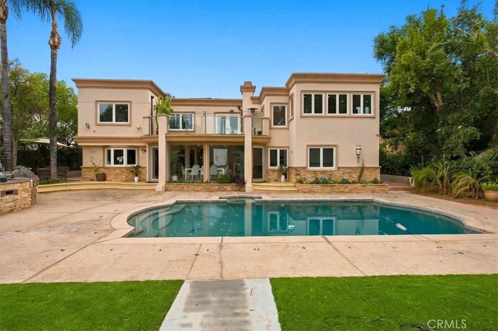 Photo of 5320 Louise Avenue, Encino, CA 91316 (MLS # SR26191245)