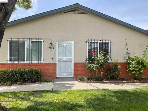 Photo of 2104 Lemontree Way #1, Antioch, CA 94509 (MLS # 41113680)