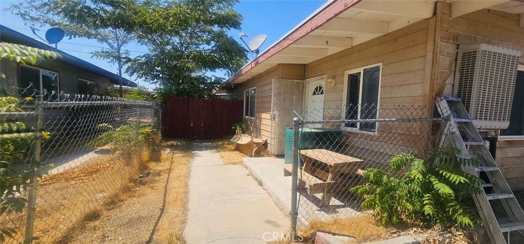 38857 9th Street E