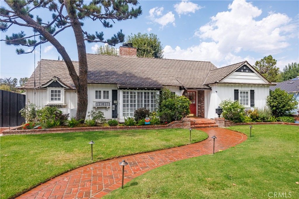 Photo of 6233 Orion Avenue, Van Nuys, CA 91411 (MLS # SR25193164)
