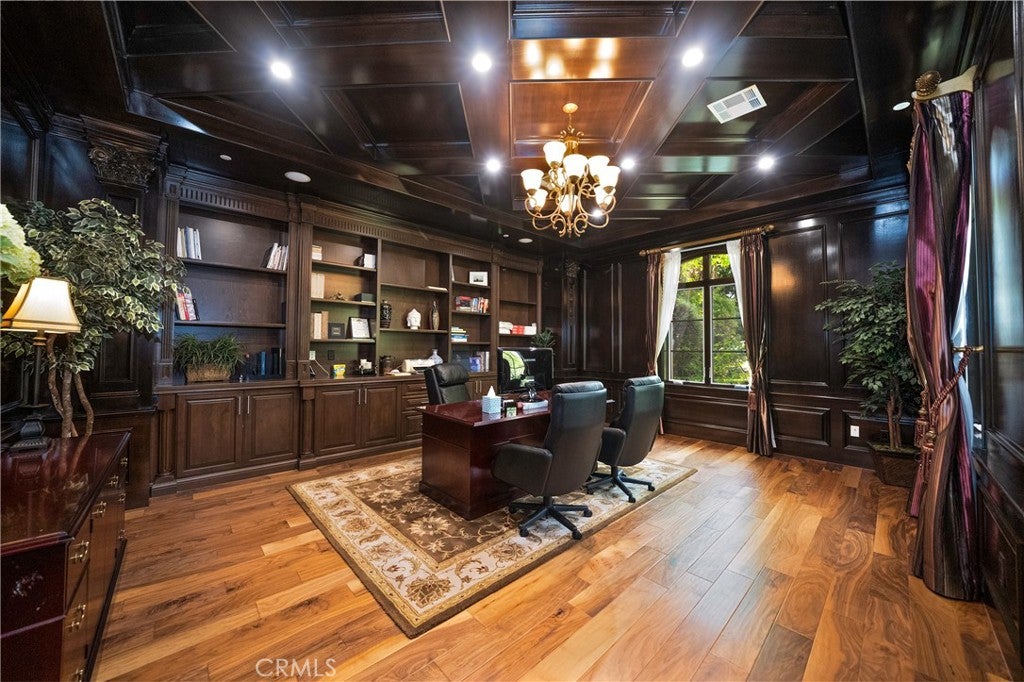 355 W Palm Dr