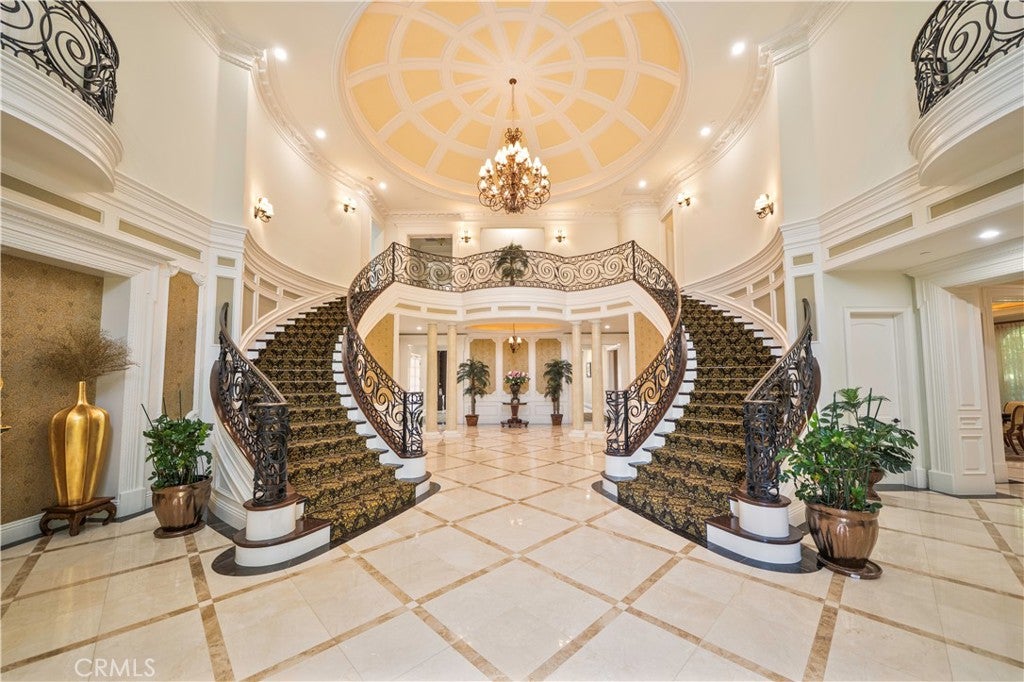 355 W Palm Dr