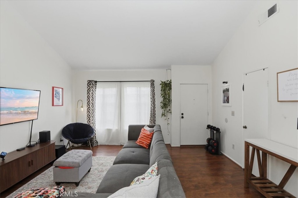 10863 Loro Verde