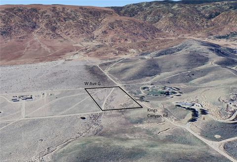 Photo of 21000 W Avenue G, Lancaster, CA 93536 (MLS # SR26034636)