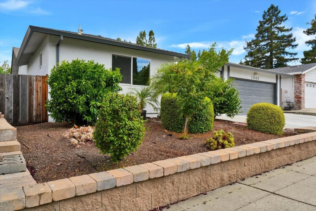 1943 Everglades Drive