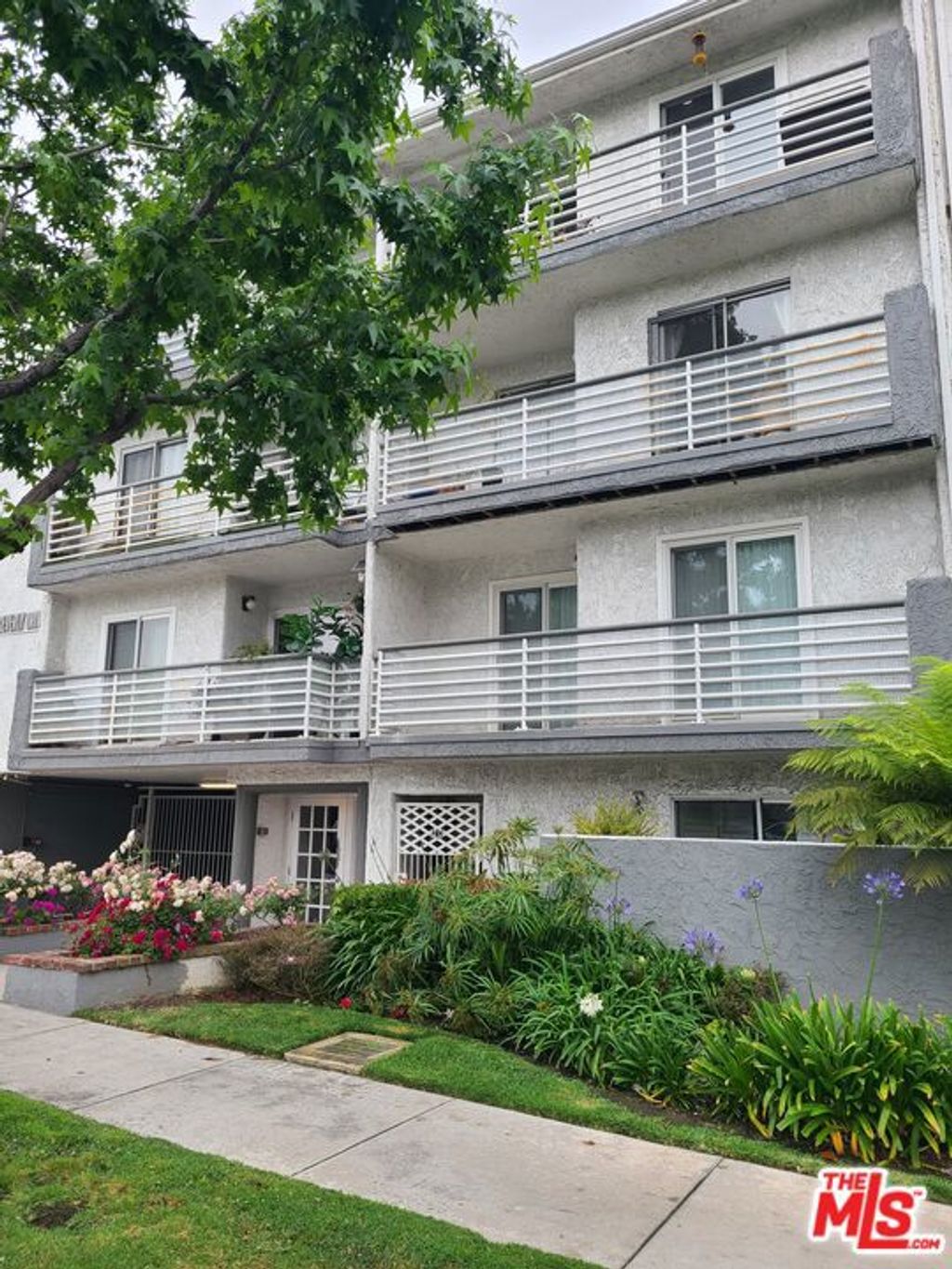 Photo of 1515 S Beverly Drive #201, Los Angeles, CA 90035 (MLS # 25555259)