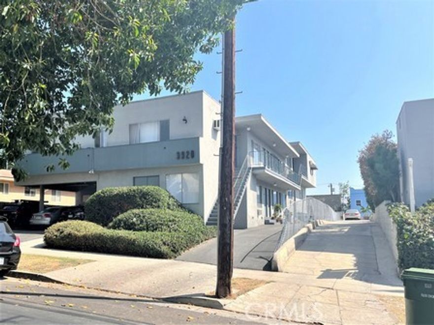 We are offering a 1 bedroom in Silver lake. Has nice view.
This 1 bedroom comes with a nicely remodeled bathroom and kitchen and includes a stove and refrigerator.

The unit comes with an AC and laundry room facility on site.
We have a wonderful on-site manager and a managing company for all your needs.
We will take one or two cats or a dog within 30 pounds, must be approved.

This is in the popular Silverlake neighborhood which offers the Sunset Junction in the summertime, antique shops, vintage stores, and quirky cafés.

We are close to LA City City College and all the major freeways and bus stops.

Tenant pays electricity and trash and landlord pays water. Please schedule a showing today!