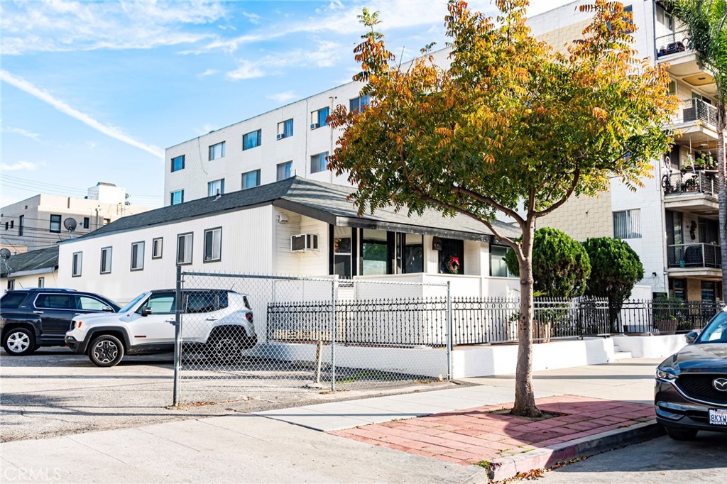 Welcome to our quaint 8-unit Complex in the heart of the East Village Arts District in Downtown Long Beach! Walk up a few steps to this amazing Studio located just blocks from the Ocean as well as the main attractions of Long Beach. If you're a creative renter, you'll love this unit that features a small kitchenette and bar counter that separates the spaces. The shower area was recently remodeled and the bathroom is nicely sized for a studio. Be a part of the LB Community and its marvelous art studios and attractions just minutes away. Enjoy the downtown life and stroll to Pine Street or the Shoreline Village where you'll find amazing restaurants, entertainment, and shops. Small pets okay with approval. Shared laundry area on-site. Transportation of every kind nearby and access to the freeway. Don't miss this one, it won't last long!