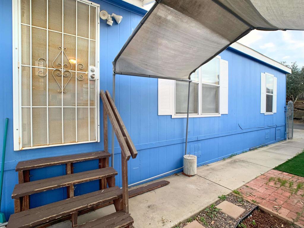 300 Thornton Drive 5