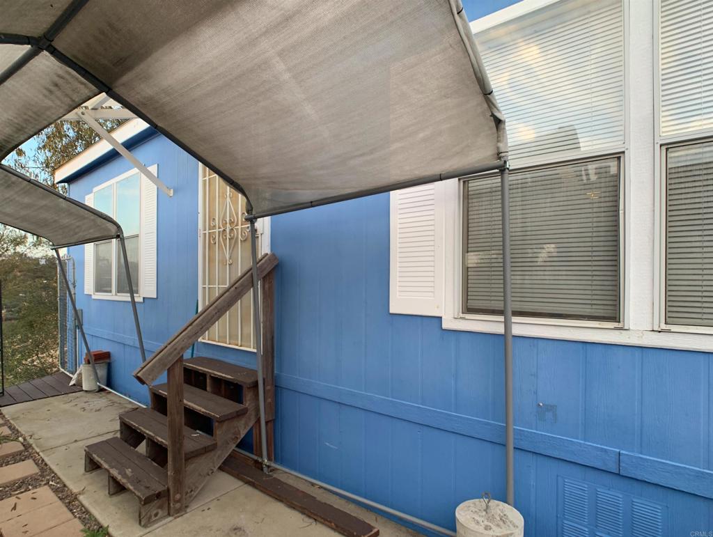 300 Thornton Drive 5