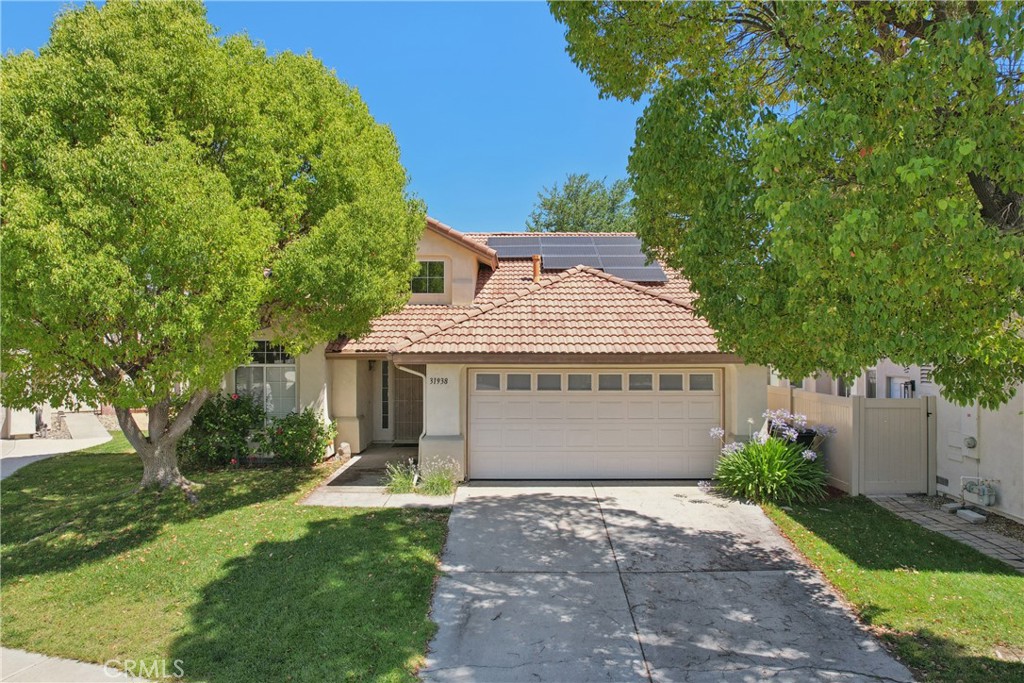 Welcome to your dream home! This well-maintained single-story home features 3 spacious bedrooms and 2 modern bathrooms, making it perfect for families or anyone seeking a comfortable living space. The open-concept design invites natural light throughout, making it ideal for entertaining or relaxing. Nestled in a great neighborhood, you'll enjoy the convenience of being close to excellent schools, shopping centers, highways, restaurants, and more. Don't miss the opportunity to see this beautiful property and make it your forever home!