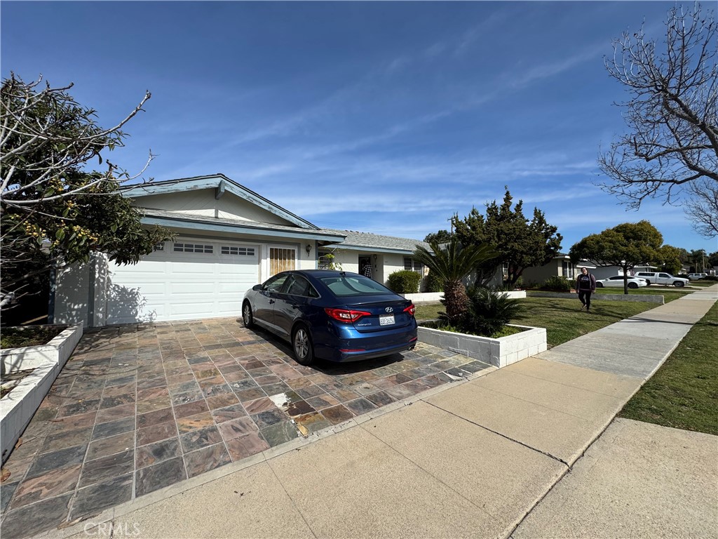 1041 E Grove Avenue