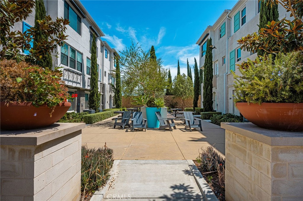 123 E Knox