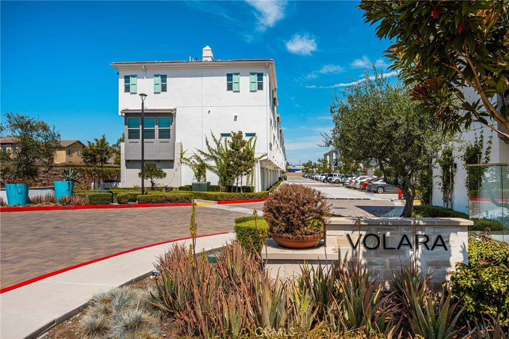 123 E Knox