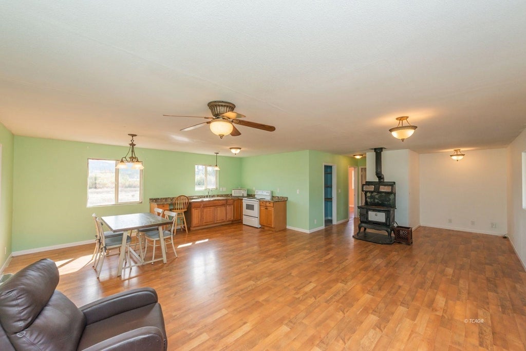 1095 Hyampom Rd