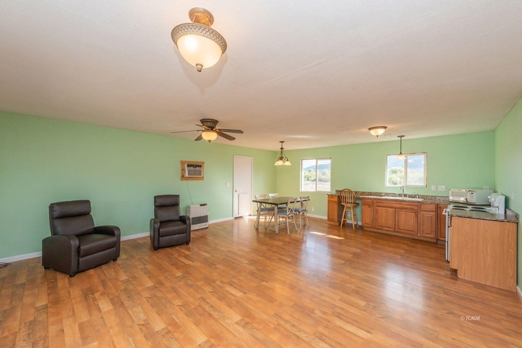 1095 Hyampom Rd