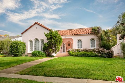 Photo of 243 Euclid Street, Santa Monica, CA 90402 (MLS # 26650159)