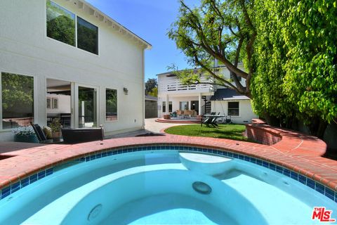 Photo of 4176 Klump Avenue, Studio City, CA 91602 (MLS # 26699905)