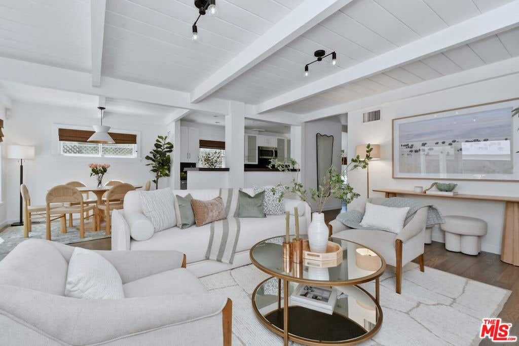 Photo of 4176 Klump Avenue, Studio City, CA 91602 (MLS # 26699905)