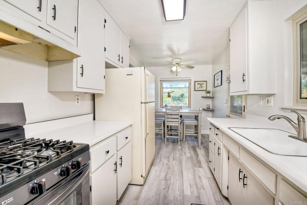 Properties 3 520 Starling Drive