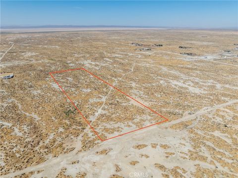 Photo of 22 Avenue F, Redman, CA 93535 (MLS # SW26140249)