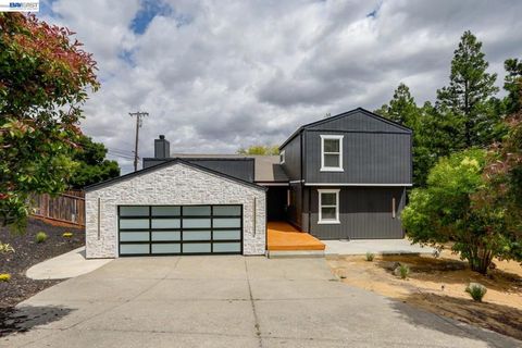 Photo of 102 Lena Ct CT, Pleasant Hill, CA 94523 (MLS # 41135377)