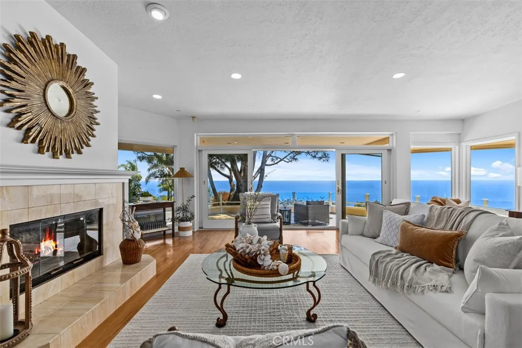 Laguna Beach, California 92651, United States, 3 Bedrooms Bedrooms, ,4 BathroomsBathrooms,Residential,Active,207721