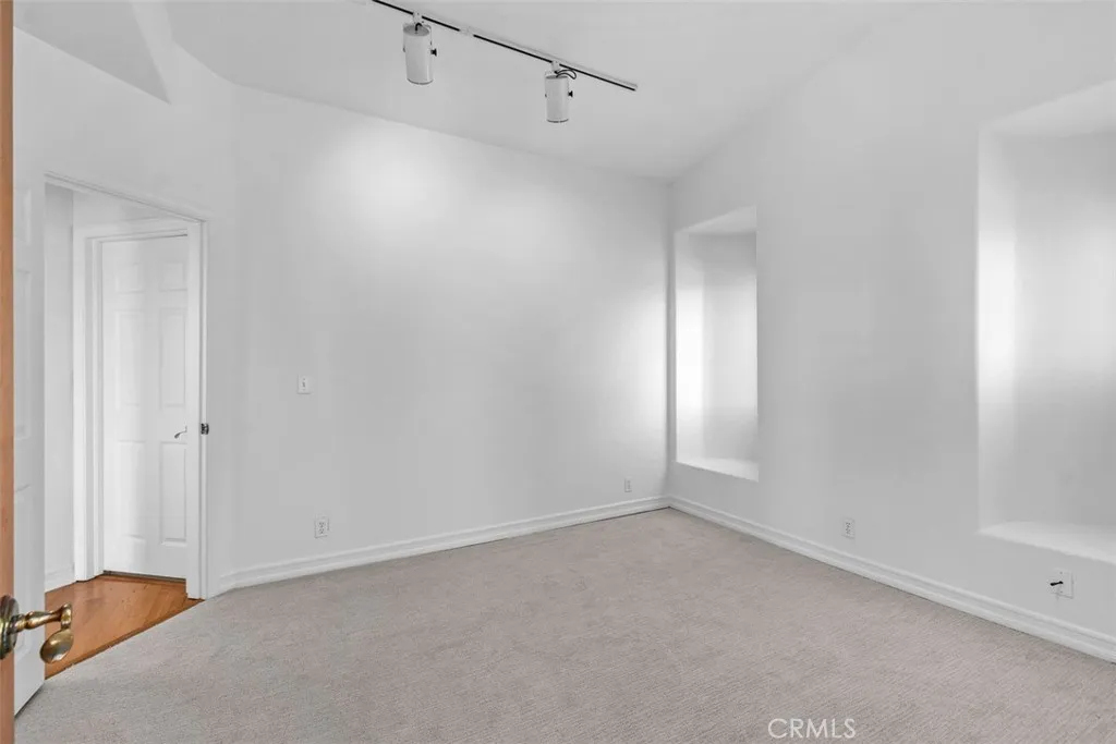 Laguna Beach, California 92651, United States, 3 Bedrooms Bedrooms, ,4 BathroomsBathrooms,Residential,Active,207721