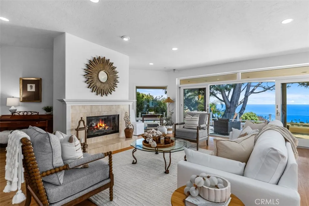 Laguna Beach, California 92651, United States, 3 Bedrooms Bedrooms, ,4 BathroomsBathrooms,Residential,Active,207721