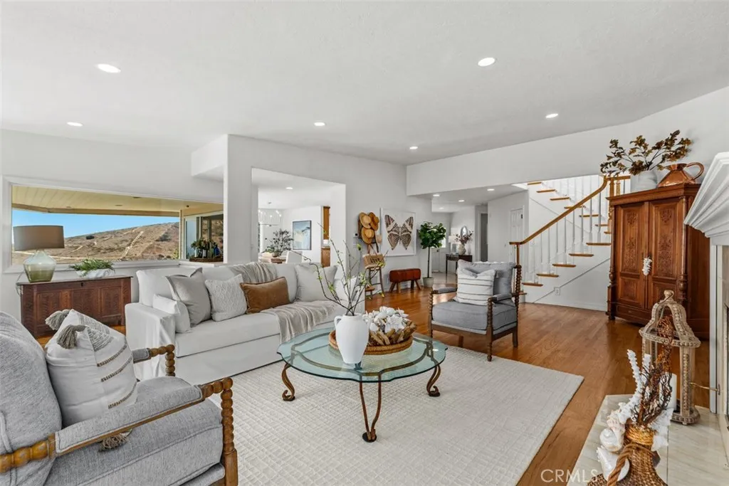 Laguna Beach, California 92651, United States, 3 Bedrooms Bedrooms, ,4 BathroomsBathrooms,Residential,Active,207721