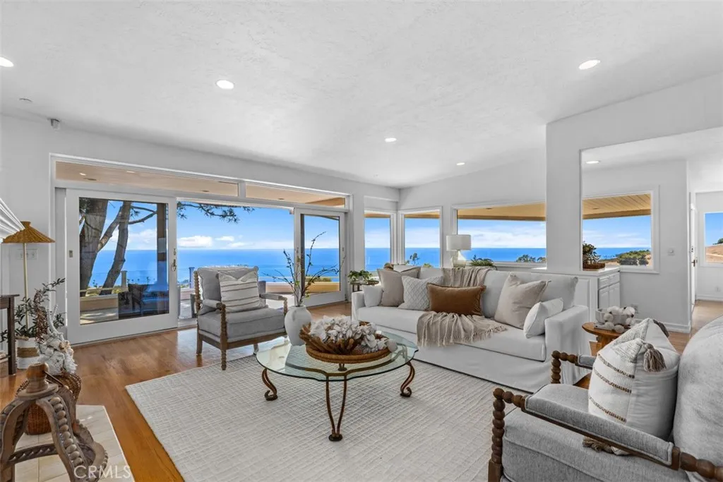 Laguna Beach, California 92651, United States, 3 Bedrooms Bedrooms, ,4 BathroomsBathrooms,Residential,Active,207721