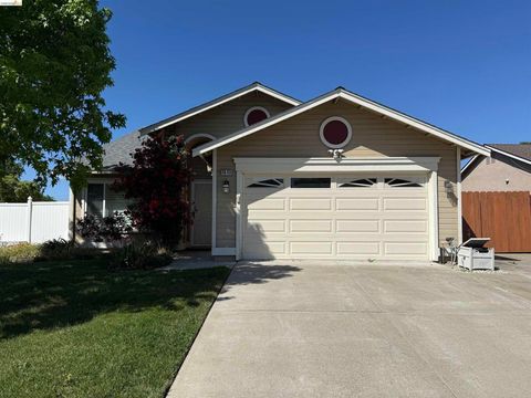 Photo of 1843 FAIRHAVEN WAY Way, Oakley, CA 94561 (MLS # 41129596)